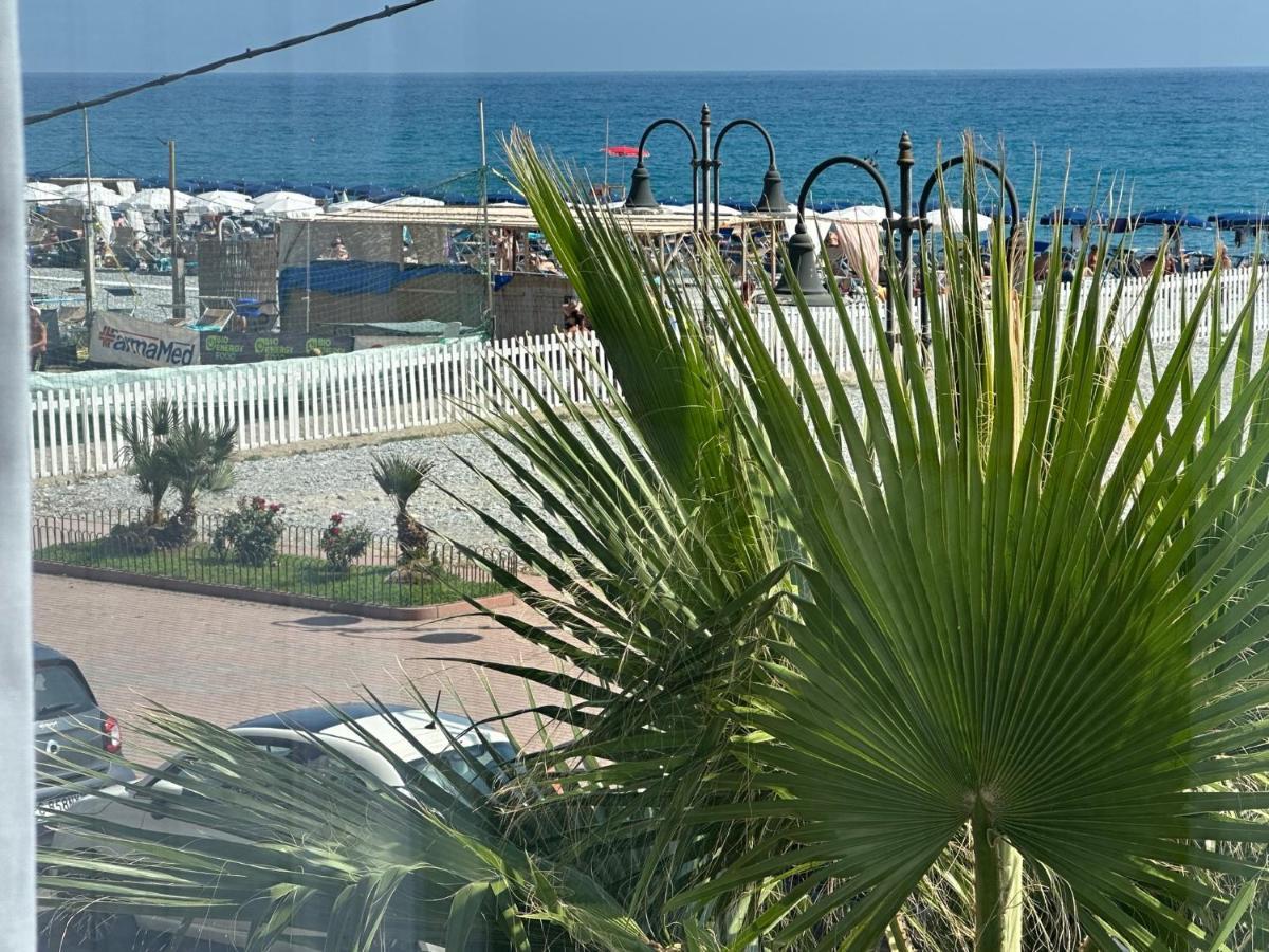 Appartamento Aria Del Mare Ventimiglia Esterno foto