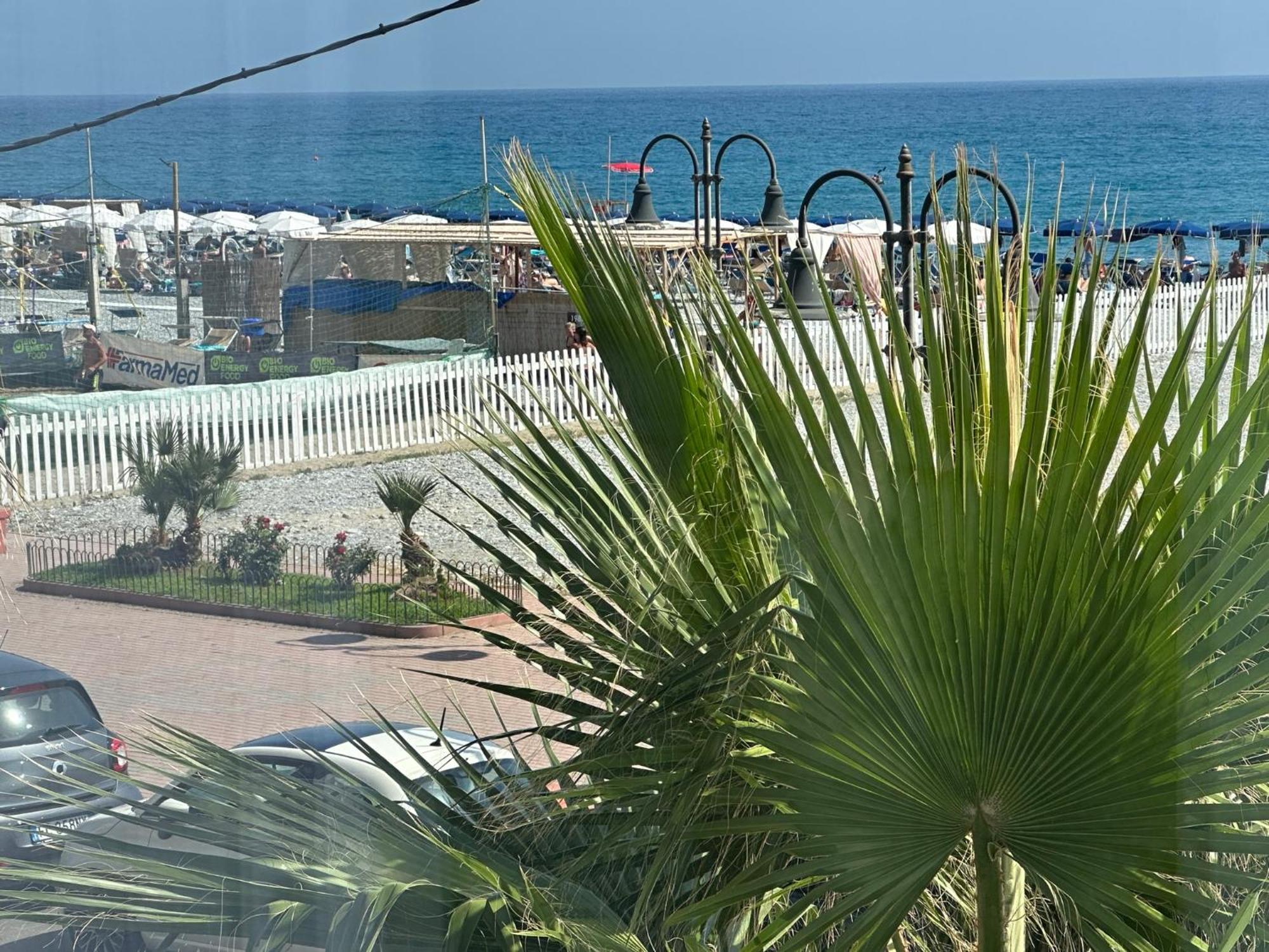 Appartamento Aria Del Mare Ventimiglia Esterno foto